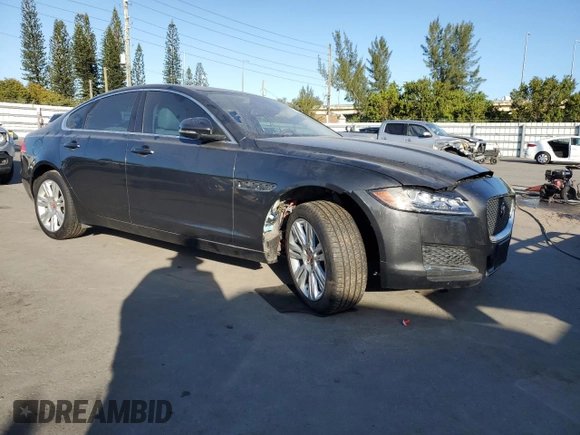 2017 Jaguar XF 35t Premium z VIN SAJBD4BV7HCY33657, wystawiony jako Copart lot #83397324 z przebiegiem 52 520 mil mil oraz Szkoda całkowita • Salvage title. Historia ofert i sprzedaży dostępna na DreamBid. Obrazek 4.
