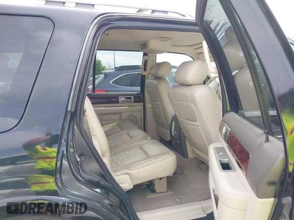 2004 Lincoln Navigator Luxury z VIN 5LMFU28R74LJ01322, wystawiony jako IAAI lot #42350030 z przebiegiem Nie podano mil oraz . Historia ofert i sprzedaży dostępna na DreamBid. Obrazek 8.