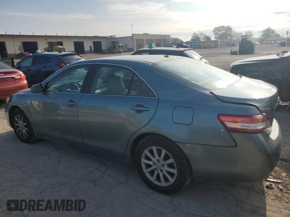 2010 Toyota Camry z VIN 4T1BF3EK6AU520910, wystawiony jako Copart lot #55771985 z przebiegiem 157 920 mil mil oraz Szkoda całkowita • Salvage title. Historia ofert i sprzedaży dostępna na DreamBid. Obrazek 2.