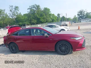 2019 Toyota Avalon Limited Hybrid z VIN 4T1B21FB9KU008154, wystawiony jako IAAI lot #42423108 z przebiegiem 113 376 mil mil oraz . Historia ofert i sprzedaży dostępna na DreamBid. Obrazek 14.