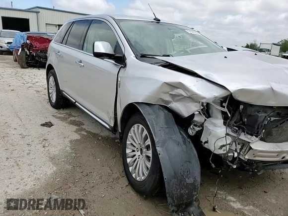 2011 Lincoln MKX z VIN 2LMDJ8JK6BBJ08962, wystawiony jako Copart lot #54329225 z przebiegiem 183 883 mil mil oraz Szkoda całkowita • Salvage title. Historia ofert i sprzedaży dostępna na DreamBid. Obrazek 14.