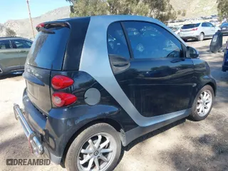 2008 Smart fortwo Pure with VIN WMEEJ31X28K187372, listed as a IAAI auction lot 41993316 with 113,248 mi miles. Bid and sale history available at carsss.com. Image 4.
