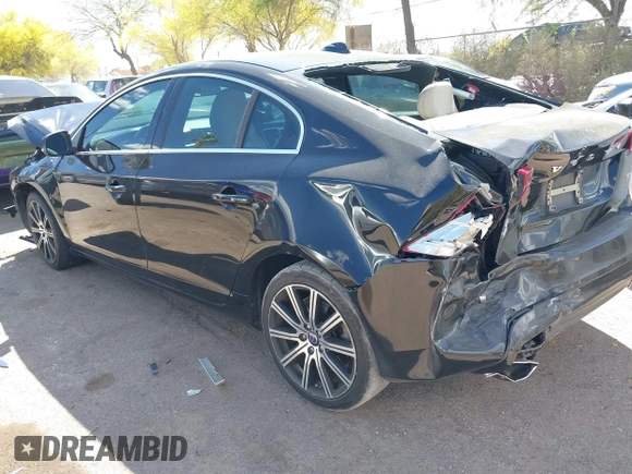2015 Volvo S60 T5 Drive-E Premier z VIN YV140MFB3F2299721, wystawiony jako IAAI lot #42013732 z przebiegiem 82 407 mil mil oraz . Historia ofert i sprzedaży dostępna na DreamBid. Obrazek 3.