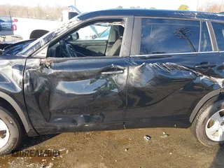 2023 Toyota Highlander L z VIN 5TDKDRAH6PS505375, wystawiony jako IAAI lot #41662089 z przebiegiem 9 700 mil mil oraz . Historia ofert i sprzedaży dostępna na DreamBid. Obrazek 12.
