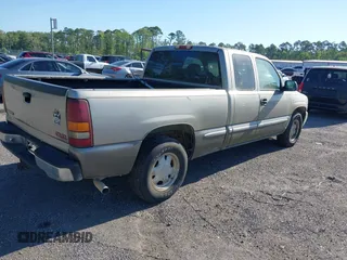 2000 GMC New Sierra 1500 SL with VIN 2GTEC19V8Y1259790, listed as a IAAI auction lot 42050797 with 192,299 mi miles. Bid and sale history available at carsss.com. Image 4.