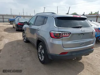 2019 Jeep Compass Limited with VIN 3C4NJCCB9KT793631, listed as a IAAI auction lot 41933473 with 124,216 mi miles. Bid and sale history available at carsss.com. Image 3.