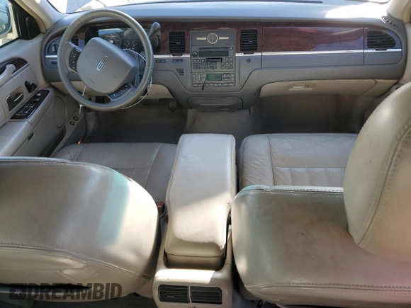 2006 Lincoln Town Car Signature z VIN 1LNHM81W76Y608239, wystawiony jako Copart lot #86654734 z przebiegiem Nie podano mil oraz Szkoda całkowita • Salvage title. Historia ofert i sprzedaży dostępna na DreamBid. Obrazek 8.