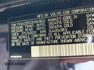 2017 Volvo XC90 Momentum with VIN YV4A22PK2H1141852, listed as a IAAI auction lot 41534159 with 118,473 mi miles. Bid and sale history available at carsss.com. Image 9.