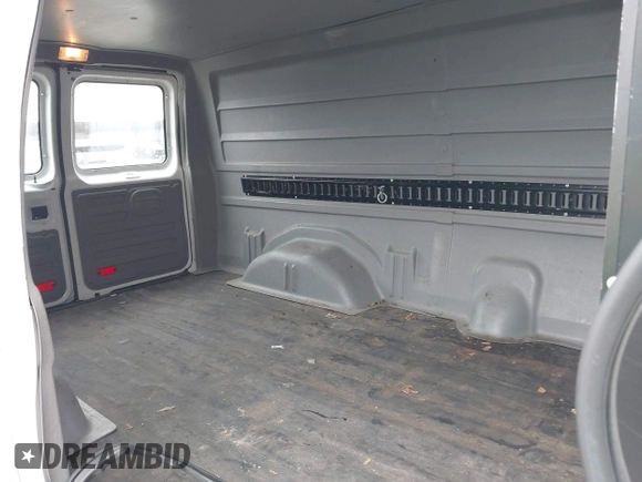 2014 Ford Econoline Cargo Commercial z VIN 1FTNE2EW7EDA00870, wystawiony jako IAAI lot #42384856 z przebiegiem 156 312 mil mil oraz . Historia ofert i sprzedaży dostępna na DreamBid. Obrazek 8.