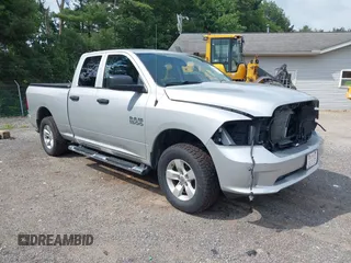 2018 Ram 1500 Express z VIN 1C6RR7FG8JS332100, wystawiony jako IAAI lot #42709365 z przebiegiem 57 114 mil mil oraz . Historia ofert i sprzedaży dostępna na DreamBid. Obrazek 1.