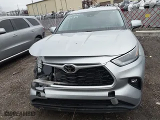 2021 Toyota Highlander L with VIN 5TDBZRBH0MS102634, listed as a IAAI auction lot 40912495 with 27,376 mi miles. Bid and sale history available at carsss.com. Image 12.