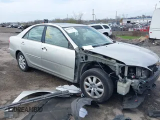 2003 Toyota Camry LE z VIN 4T1BF30K93U564717, wystawiony jako IAAI lot #41935205 z przebiegiem 129 486 mil mil oraz . Historia ofert i sprzedaży dostępna na DreamBid. Obrazek 1.