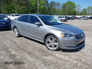 2013 Volkswagen Passat SEL Premium z VIN 1VWCN7A35DC084009, wystawiony jako IAAI lot #41985456 z przebiegiem 119 997 mil mil oraz . Historia ofert i sprzedaży dostępna na DreamBid. Obrazek 1.