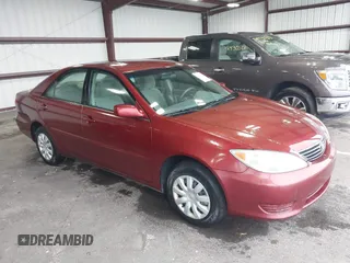 2006 Toyota Camry STD z VIN 4T1BE30K06U152998, wystawiony jako IAAI lot #42420687 z przebiegiem 289 246 mil mil oraz . Historia ofert i sprzedaży dostępna na DreamBid. Obrazek 1.