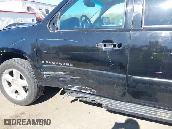 2008 Chevrolet Suburban LTZ with VIN 1GNFK16308R272980, listed as a IAAI auction lot 42055176 with 269,262 mi miles. Bid and sale history available at carsss.com. Image 6.