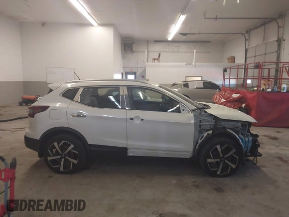 2020 Nissan Rogue Sport SL with VIN JN1BJ1CW6LW363631, listed as a IAAI auction lot 41327759 with 61,157 mi miles. Bid and sale history available at carsss.com. Image 14.
