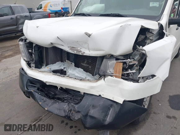 2021 Nissan NV Cargo SV z VIN 1N6BF0KYXMN805682, wystawiony jako IAAI lot #42152216 z przebiegiem 82 671 mil mil oraz . Historia ofert i sprzedaży dostępna na DreamBid. Obrazek 17.