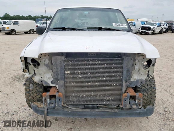 2000 Ford Excursion Limited с VIN 1FMNU42SXYEC01446, выставлен на аукционе Copart как лот 58023065 с пробегом 233 341 миль миль и Списание • Salvage title. История ставок и продаж доступна на DreamBid. Изображение 5.