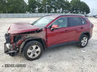 2021 Toyota RAV4 XLE z VIN 2T3W1RFV2MW176273, wystawiony jako Copart lot #62702095 z przebiegiem 37 934 mil mil oraz Szkoda całkowita • Salvage title. Historia ofert i sprzedaży dostępna na DreamBid. Obrazek 1.