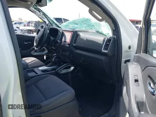 2022 Nissan Frontier Pro-4X z VIN 1N6ED1EK7NN646900, wystawiony jako IAAI lot #42098778 z przebiegiem 41 292 mil mil oraz . Historia ofert i sprzedaży dostępna na DreamBid. Obrazek 5.