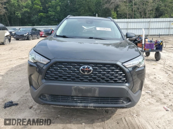 2022 Toyota Corolla Cross LE with VIN 7MUCAABG3NV021235, listed as a Copart auction lot 60644285 with 82,403 mi miles and Clean title. Bid and sale history available at DreamBid. Image 5.