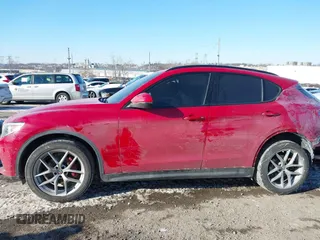 2019 Alfa Romeo Stelvio z VIN ZASPAKAN9K7C49108, wystawiony jako IAAI lot #41365234 z przebiegiem 53 196 mil mil oraz . Historia ofert i sprzedaży dostępna na DreamBid. Obrazek 13.