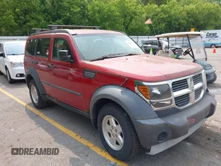 2007 Dodge Nitro SXT z VIN 1D8GU28KX7W555437, wystawiony jako IAAI lot #42412370 z przebiegiem 187 101 mil mil oraz . Historia ofert i sprzedaży dostępna na DreamBid. Obrazek 1.