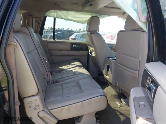 2007 Lincoln Navigator L with VIN 5LMFL27527LJ14016, listed as a IAAI auction lot 41172163 with 241,928 mi miles. Bid and sale history available at carsss.com. Image 8.