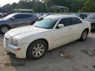 2006 Chrysler 300 z VIN 2C3KA53G16H428549, wystawiony jako Copart lot #59125715 z przebiegiem 184 233 mil mil oraz Szkoda całkowita • Salvage title. Historia ofert i sprzedaży dostępna na DreamBid. Obrazek 1.