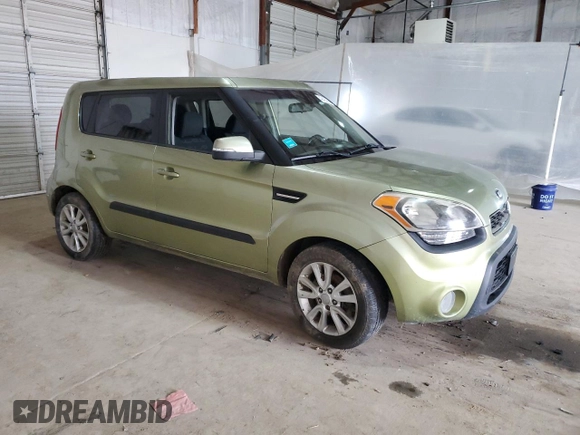 2013 Kia Soul + z VIN KNDJT2A61D7496157, wystawiony jako Copart lot #49420285 z przebiegiem Nie podano mil oraz Szkoda całkowita • Salvage title. Historia ofert i sprzedaży dostępna na DreamBid. Obrazek 4.