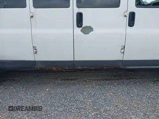 2006 Chevrolet Express Passenger with VIN 1GAHG39UX61106876, listed as a IAAI auction lot 42722638 with 157,081 mi miles and . Bid and sale history available at DreamBid. Image 13.