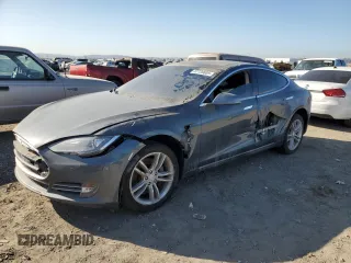 2013 Tesla Model S with VIN 5YJSA1CG9DFP09733, listed as a Copart auction lot 87739005 with 88,163 mi miles and Salvage title. Bid and sale history available at DreamBid. Image 1.