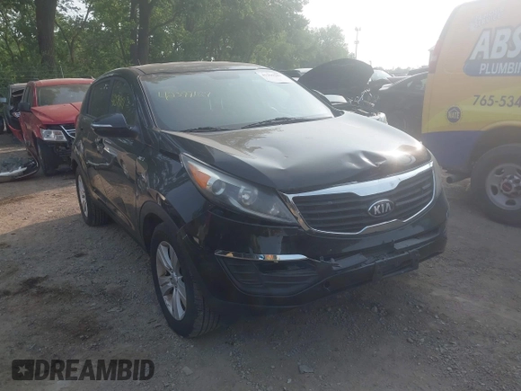 2013 Kia Sportage LX z VIN KNDPBCA27D7451269, wystawiony jako IAAI lot #42399187 z przebiegiem 119 507 mil mil oraz . Historia ofert i sprzedaży dostępna na DreamBid. Obrazek 1.