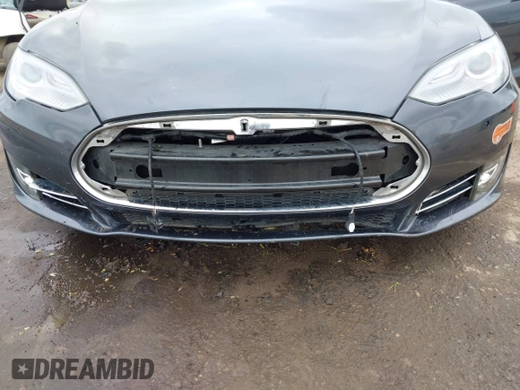 2016 Tesla Model S 90D with VIN 5YJSA1E27GF129824, listed as a IAAI auction lot 42058080 with 113,171 mi miles and . Bid and sale history available at DreamBid. Image 6.