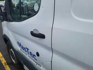 2015 Ford Transit Cargo z VIN 1FTNE1YM1FKA95203, wystawiony jako IAAI lot #42348909 z przebiegiem 188 335 mil mil oraz . Historia ofert i sprzedaży dostępna na DreamBid. Obrazek 1.