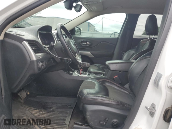 2018 Jeep Cherokee Trailhawk с VIN 1C4PJMBB8JD532673, выставлен на аукционе Copart как лот 58537105 с пробегом 185 827 миль миль и Списание • Salvage title. История ставок и продаж доступна на DreamBid. Изображение 7.