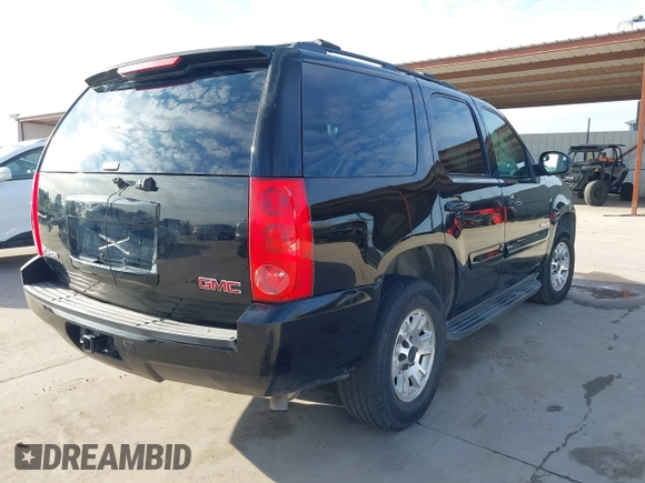 2008 GMC Yukon SLT w/4SB with VIN 1GKFC13J18R260916, listed as a IAAI auction lot 41261518 with 221,104 mi miles. Bid and sale history available at carsss.com. Image 4.
