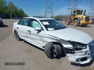 2018 Audi A4 Premium Plus z VIN WAUENAF4XJA062635, wystawiony jako IAAI lot #42128233 z przebiegiem 40 497 mil mil oraz . Historia ofert i sprzedaży dostępna na DreamBid. Obrazek 1.