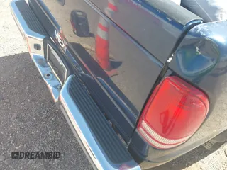 2002 Dodge Dakota SLT with VIN 1B7HL48N32S708719, listed as a IAAI auction lot 42027763 with 217,797 mi miles. Bid and sale history available at carsss.com. Image 6.