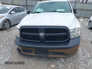 2019 Ram 1500 Tradesman z VIN 3C6JR6DG2KG705859, wystawiony jako IAAI lot #41716700 z przebiegiem 128 721 mil mil oraz . Historia ofert i sprzedaży dostępna na DreamBid. Obrazek 11.