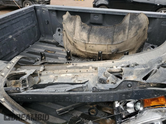 2018 GMC Sierra 2500HD Denali z VIN 1GT12UEY4JF128650, wystawiony jako Copart lot #51102895 z przebiegiem 131 010 mil mil oraz Szkoda całkowita • Salvage title. Historia ofert i sprzedaży dostępna na DreamBid. Obrazek 12.