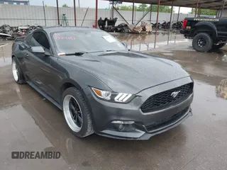2016 Ford Mustang V6 z VIN 1FA6P8AM7G5252224, wystawiony jako IAAI lot #42114151 z przebiegiem 100 865 mil mil oraz . Historia ofert i sprzedaży dostępna na DreamBid. Obrazek 1.