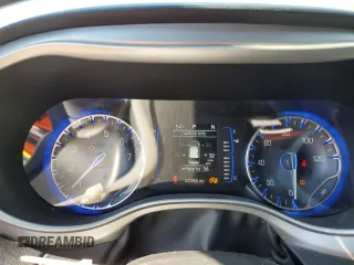 2020 Chrysler Pacifica Launch Edition z VIN 2C4RC3BG2LR282663, wystawiony jako Copart lot #76714694 z przebiegiem 62 388 mil mil oraz Szkody całkowita. Historia ofert i sprzedaży dostępna na DreamBid. Obrazek 9.