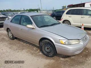 1998 Toyota Camry LE z VIN 4T1BG22K8WU337026, wystawiony jako IAAI lot #42298457 z przebiegiem Nie podano mil oraz . Historia ofert i sprzedaży dostępna na DreamBid. Obrazek 1.