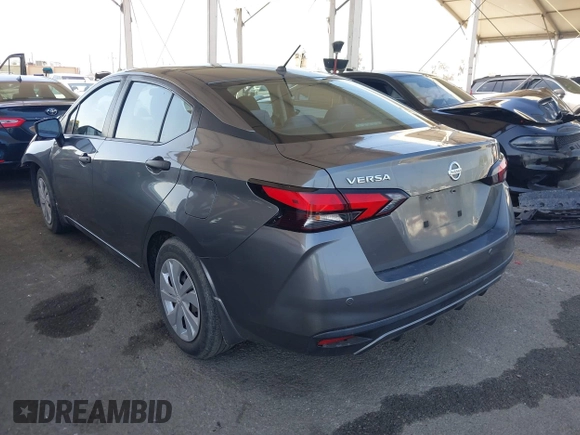 2020 Nissan Versa S z VIN 3N1CN8DV2LL916868, wystawiony jako IAAI lot #41960179 z przebiegiem 22 034 mil mil oraz . Historia ofert i sprzedaży dostępna na DreamBid. Obrazek 3.