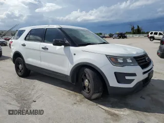 2016 Ford Utility Police Interceptor with VIN 1FM5K8AR4GGA27954, listed as a Copart auction lot 66463304 with 136,857 mi miles and Non Repairable. Bid and sale history available at carsss.com. Image 4.