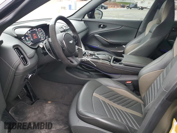 2023 Aston Martin DBX 707 z VIN SD7VUJBW5PTV06160, wystawiony jako Copart lot #76512973 z przebiegiem Nie podano mil oraz . Historia ofert i sprzedaży dostępna na DreamBid. Obrazek 7.