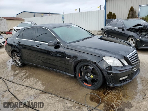 2010 Mercedes-Benz E 63 AMG z VIN WDDHF7HB8AA113602, wystawiony jako Copart lot #43761285 z przebiegiem 115 128 mil mil oraz Nie do naprawy • Non repairable. Historia ofert i sprzedaży dostępna na DreamBid. Obrazek 4.