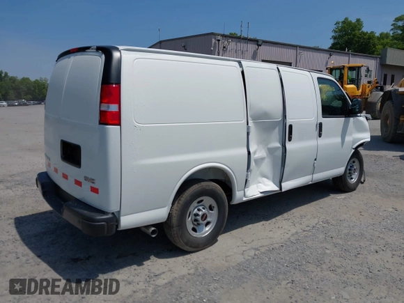 2025 GMC Savana Cargo z VIN 1GTW7AFP7S1140785, wystawiony jako IAAI lot #42340032 z przebiegiem 585 mil mil oraz . Historia ofert i sprzedaży dostępna na DreamBid. Obrazek 4.
