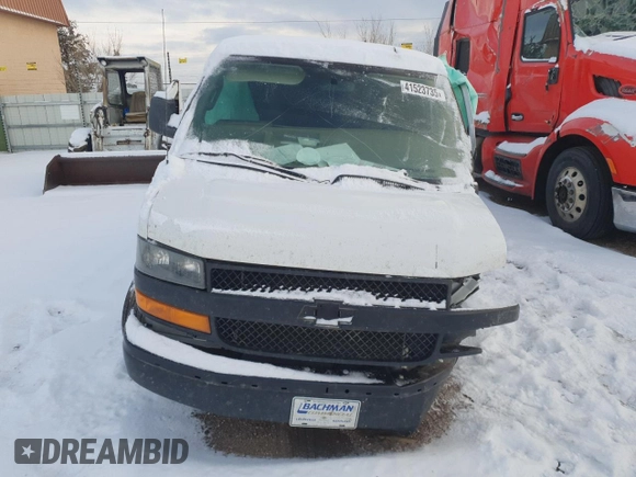 2023 Chevrolet Express Cargo z VIN 1GCWGAFP5P1167426, wystawiony jako Copart lot #41523735 z przebiegiem Nie podano mil oraz Szkoda całkowita • Salvage title. Historia ofert i sprzedaży dostępna na DreamBid. Obrazek 5.